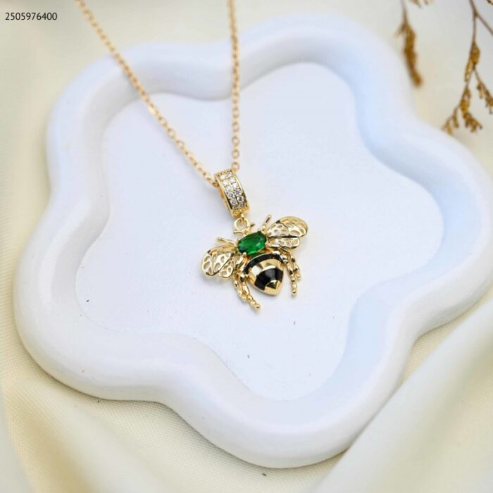 103385077_685ecccd8431a سلسال بتصميم نحلة لون ذهبي - الصورة 1