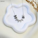 سلسال بتصميم أنيق لون فضي