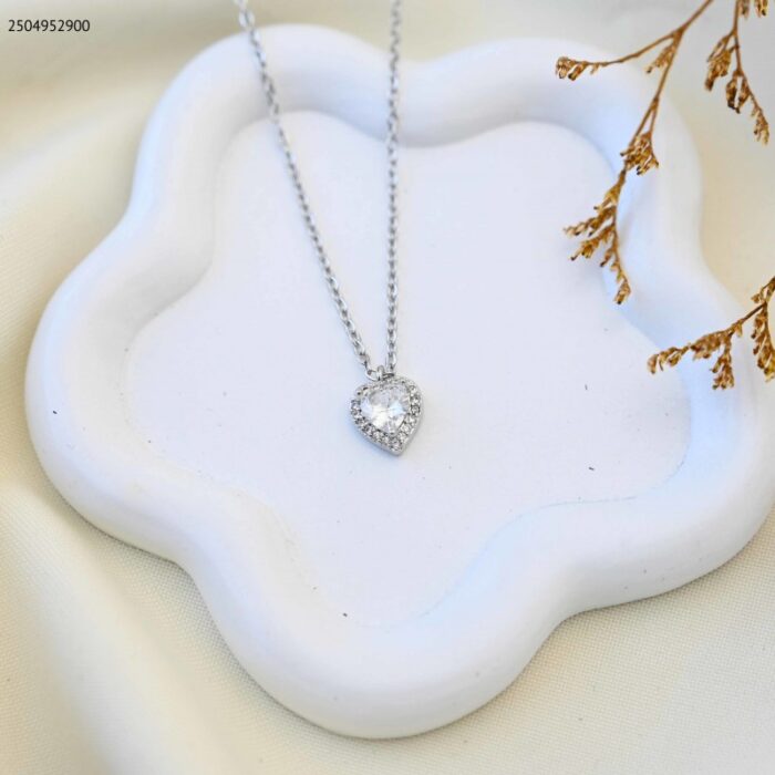 103385087_685eccdb2a135 سلسال على شكل قلب لون فضي - الصورة 1