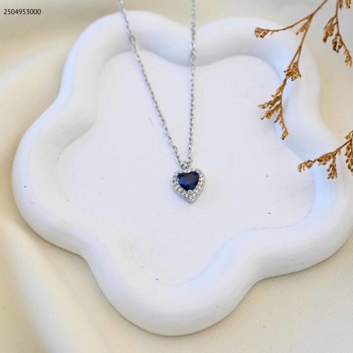 103385089_685eccddbbc9d سلسال على شكل قلب زركون كحلي لون فضي - الصورة 1