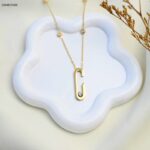 سلسال بتصميم بيضاوي لون ذهبي