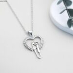 سلسال بتصميم قلب لون فضي