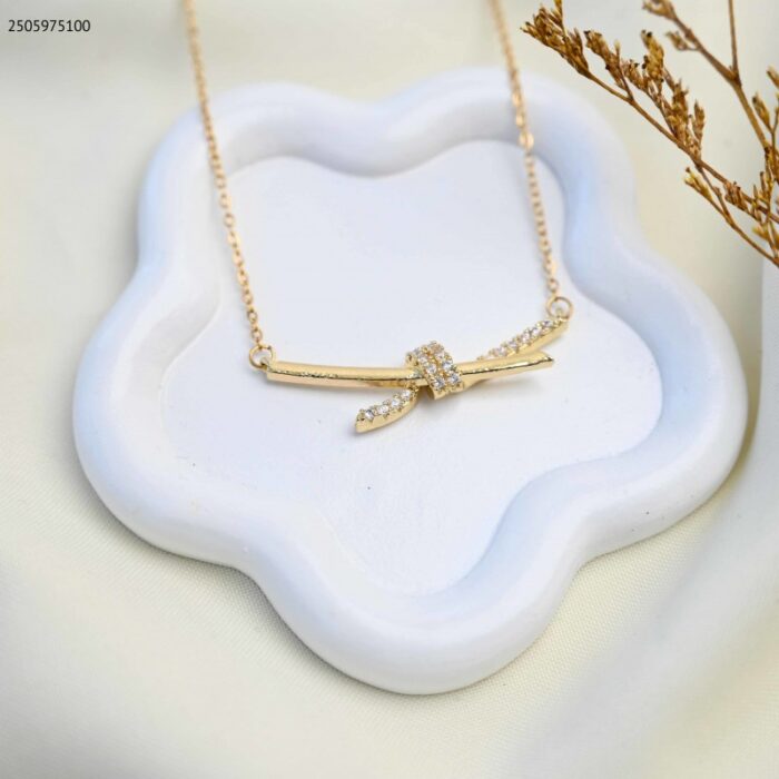 103385099_685ecceb7f601 سلسال بتصميم أنيق لون ذهبي - الصورة 1