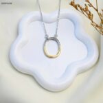 سلسال بتصميم حرف O (اللون: فضي و ذهبي)