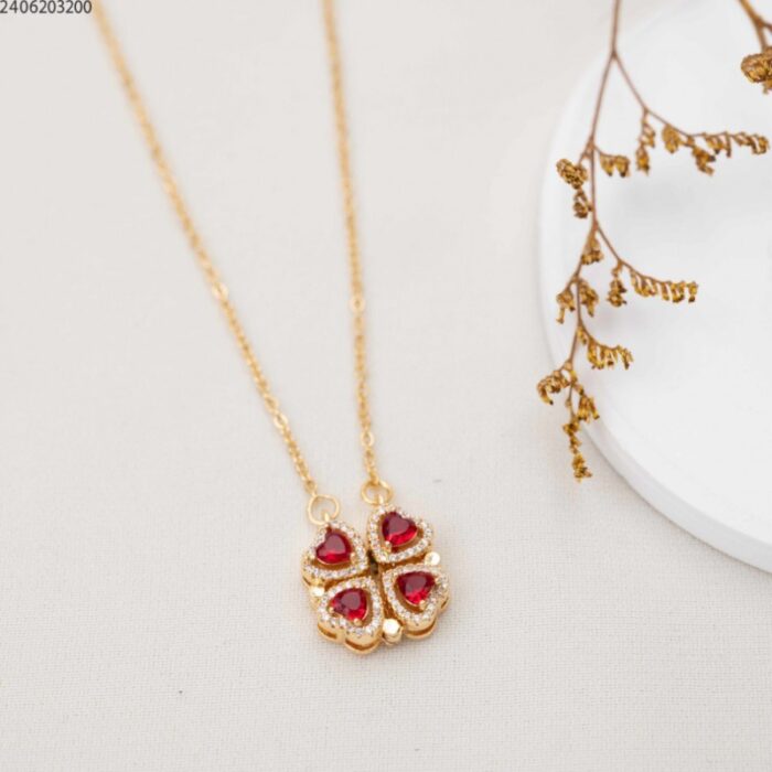 103385114_685ecd025ac80 سلسال قلوب متحركة مع زركون (اللون: ذهبي واحمر) - الصورة 1