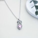 سلسال شكل ببيونة مع قلب حجر (اللون: فضي وزهري )