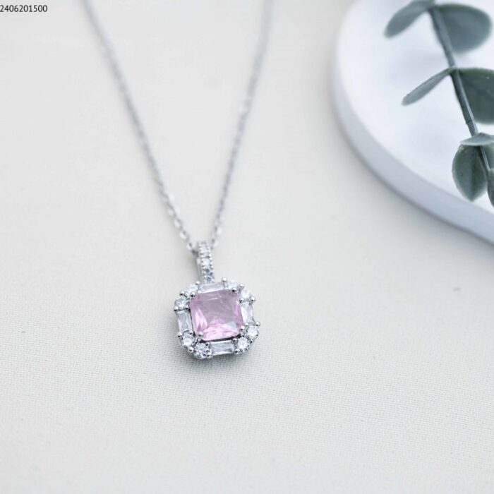 103385122_685ecd3681b7b سلسال حجر مربع مع زركون (اللون: فضي وزهري ) - الصورة 1