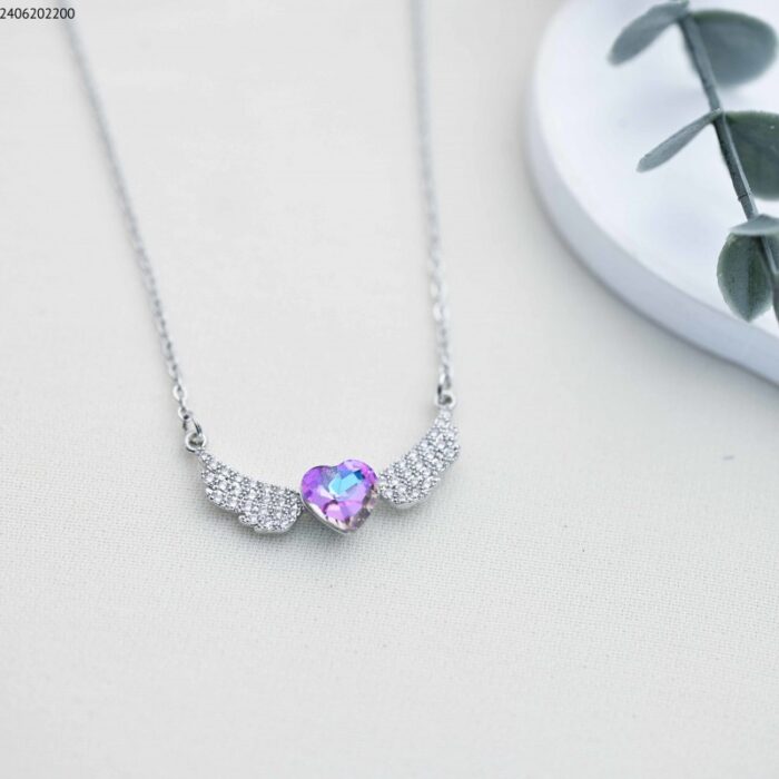 103385125_685ecd3a3c47d سلسال قلب مع جناحين مع زركون (اللون: فضي وبنفسجي) - الصورة 1