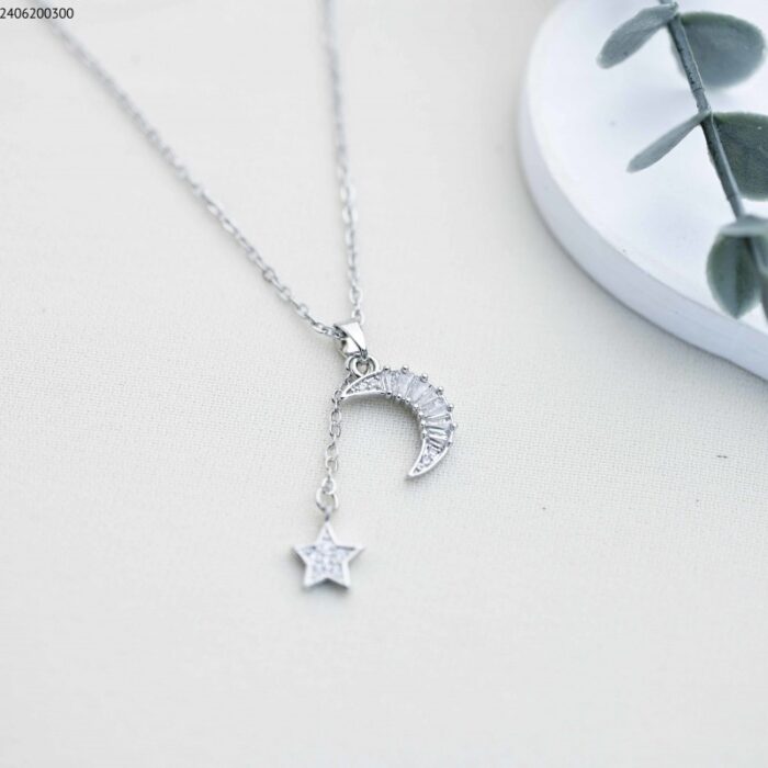 103385134_685ecd446fae7 سلسال هلال مع نجمة زركون لون فضي - الصورة 1