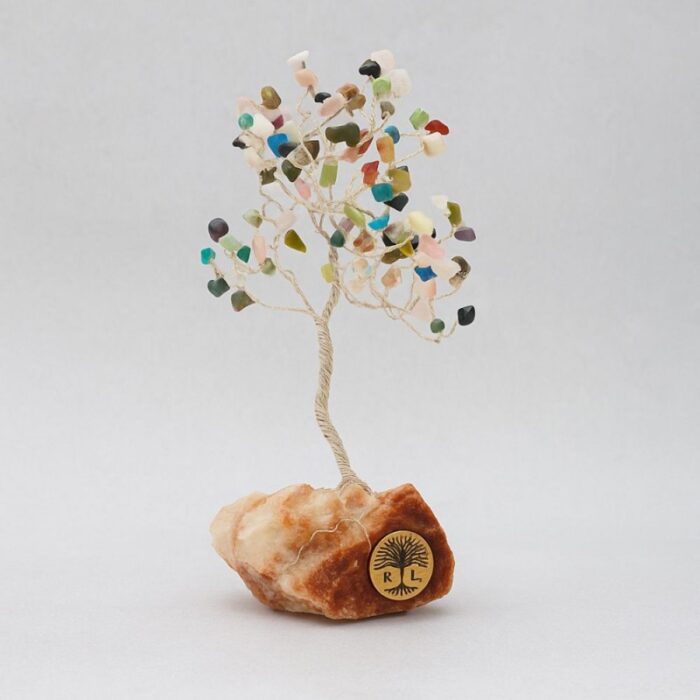 ⁦شجرة مصنوعة من الاسلاك المعدنية مع الحجر الكريم تورمالين مع قاعدة حجر طبيعي كريستالي ملحي طولها 20 سم⁩ - الصورة ⁦3⁩