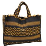 ⁦حقيبة ستاتية صناعة يدوية بتصميم كوفية لون أسود و أصفر⁩ - الصورة ⁦2⁩