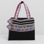 حقيبة ستاتية صناعة يدوية بتصميم أنيق لون أسود ونهدي