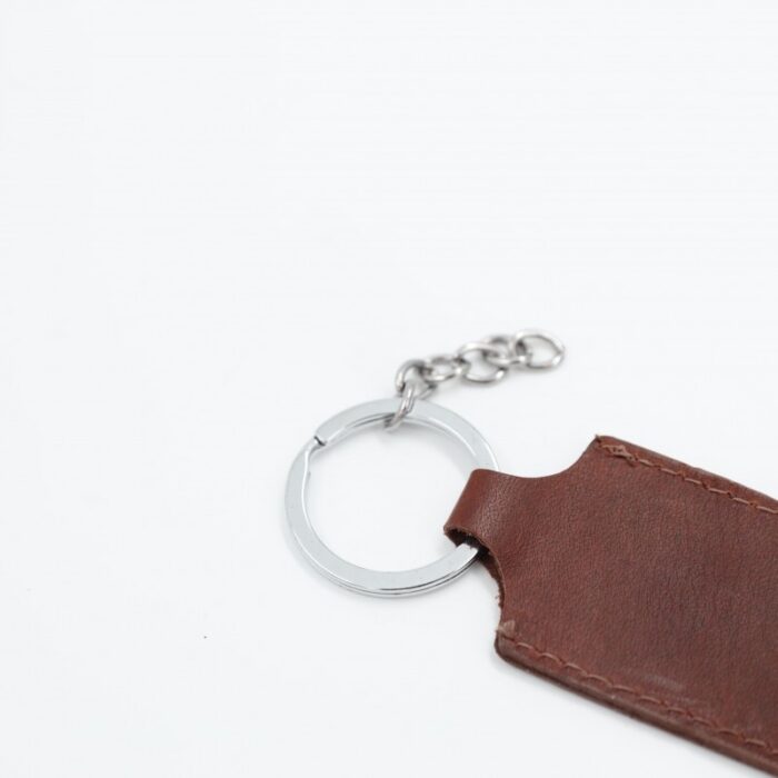 ⁦ميدالية جلد لون بني⁩ - الصورة ⁦3⁩