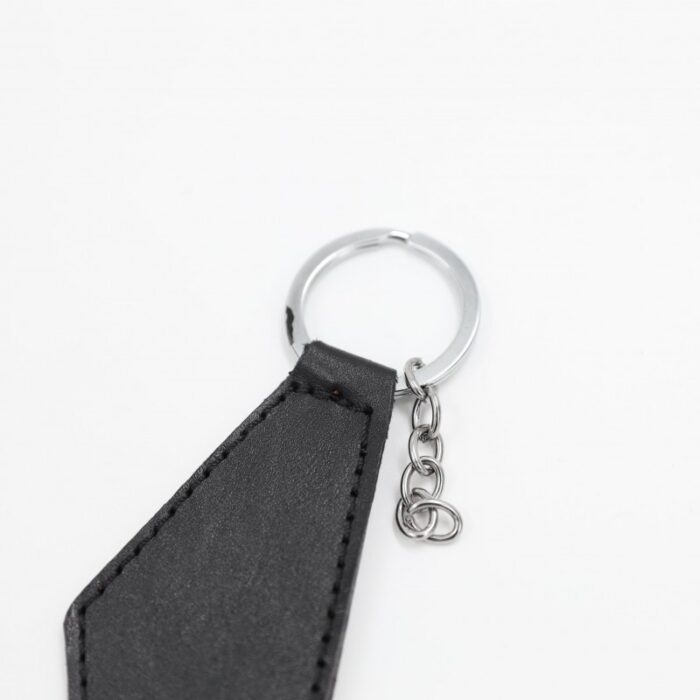 ⁦ميدالية جلد لون أسود⁩ - الصورة ⁦2⁩