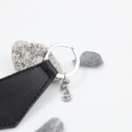 ⁦ميدالية جلد لون أسود⁩ - الصورة ⁦5⁩