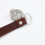 ⁦ميدالية جلد لون بني عريضة⁩ - الصورة ⁦2⁩