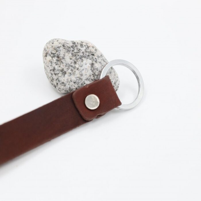 ⁦ميدالية جلد لون بني عريضة⁩ - الصورة ⁦2⁩