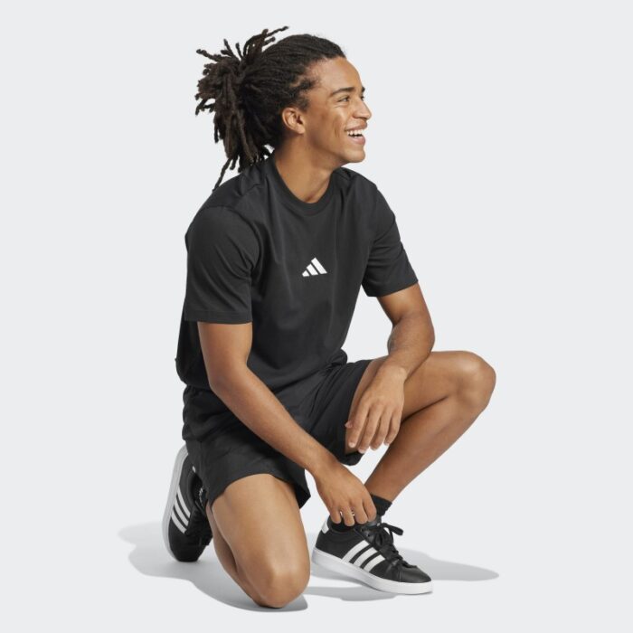 ⁦adidas Men's Essentials Small Logo Single Jersey T-Shirt- Black⁩ - الصورة ⁦5⁩