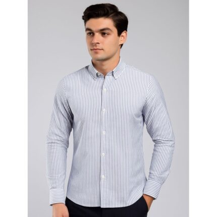 قميص رجالي مخطط أبيض وأزرق مع أزرار