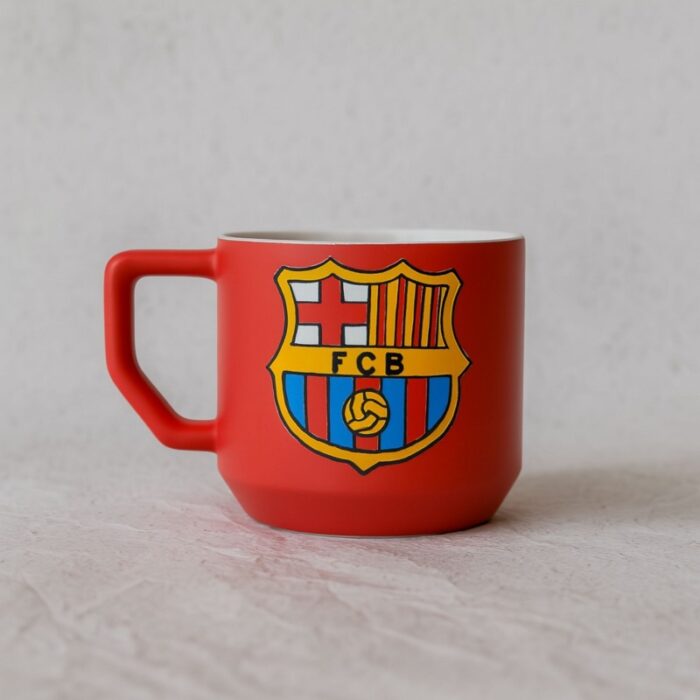 103385464_686359a896d9c مج بتصميم شعار برشلونة حجم 250 مل لون أحمر ( رسم يدوي ) - الصورة 1