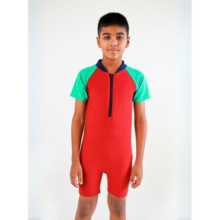 ملابس أطفال للسباحة لون أخضر و أحمر وكحلي