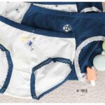 طقم داخلي 5 قطع للنساء لون كحلي وأبيض من Sami Boutique