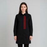 قميص لون أسود طويل تطريز أحمر طرف واحد