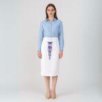 ⁦تنورة لون أبيض قصيرة تطريز نهدي من الوسط⁩ - الصورة ⁦2⁩