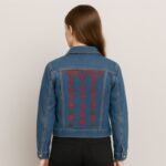 جاكيت لون أزرق فاتح تطريز من الخلف أحمر مع إضافة ليرات ذهبية