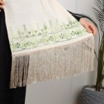 ⁦شال لون بيج كتف قماش بنما تطريز أخضر⁩ - الصورة ⁦3⁩