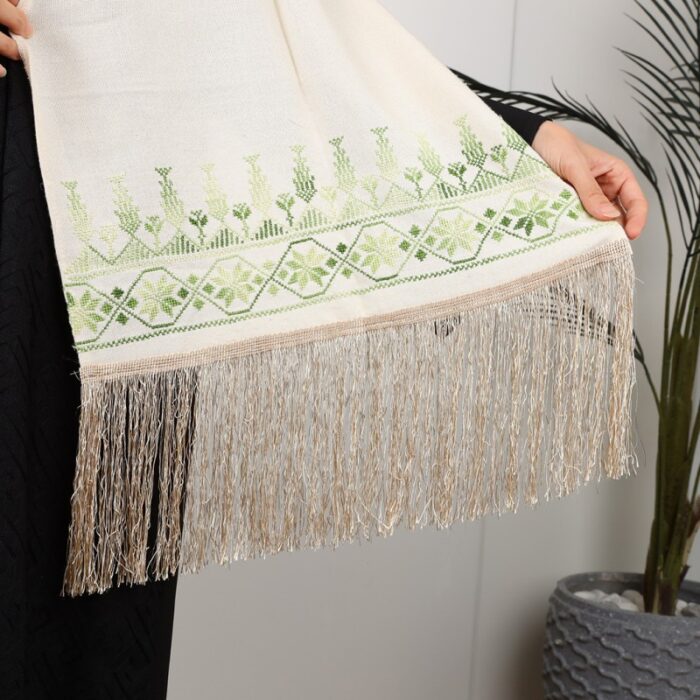 ⁦شال لون بيج كتف قماش بنما تطريز أخضر⁩ - الصورة ⁦3⁩