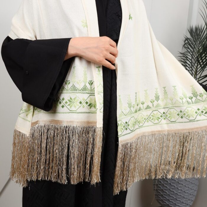 ⁦شال لون بيج كتف قماش بنما تطريز أخضر⁩ - الصورة ⁦4⁩