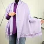 ⁦شال كتف لون نهدي تطريز نهدي⁩ - الصورة ⁦3⁩