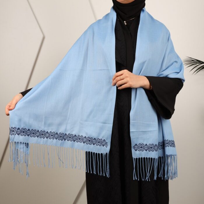 103385606_6866be3981e4f شال كتف لون أزرق سماوي تطريز كحلي - الصورة 1