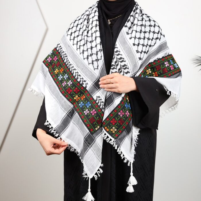 103385608_6866be40542bc شال كوفية عريضة مع تطريز على الكامل ورد - الصورة 1