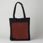 شنطة مخمل لون أسود مع سحاب بشكل مستطيل تطريز زهري وأخضر وأحمر