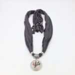 سكارف لون سكني فاتح مع حلقة فضية مطرزة