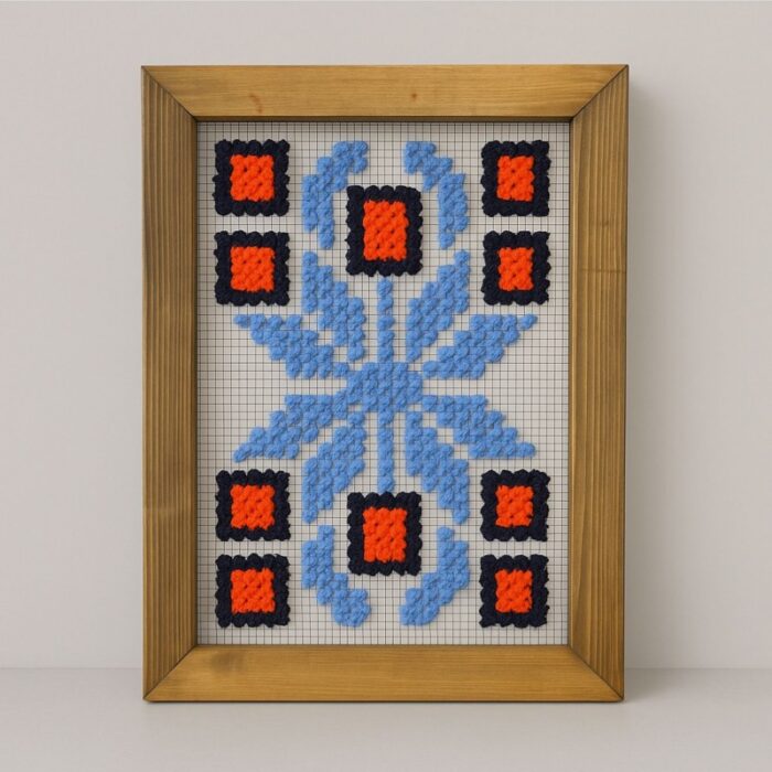 ⁦برواز شبك بتطريز نجمة لون برتقالي وكحلي وأزرق سماوي⁩ - الصورة ⁦2⁩