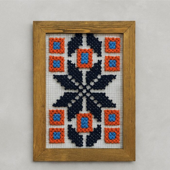 103385618_6866be518dc80 برواز شبك بتطريز نجمة لون برتقالي وكحلي وأزرق سماوي - الصورة 1