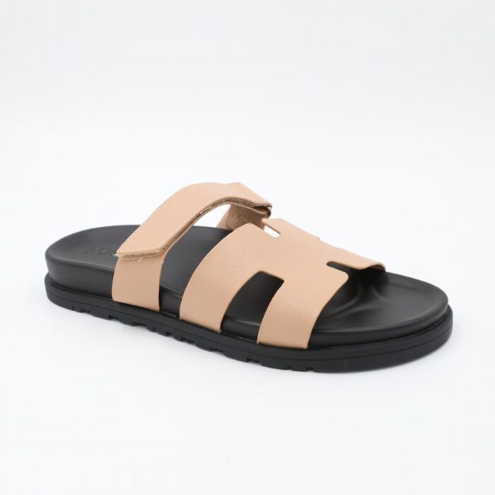 103385697_686c21ff28fac شبشب ستاتي كاجوال للنساء لون بيج وأسود - الصورة 1