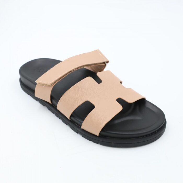 ⁦شبشب ستاتي كاجوال للنساء لون بيج وأسود⁩ - الصورة ⁦3⁩