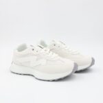 بوت رياضي ستاتي لون أبيض