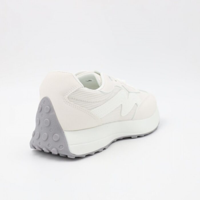 ⁦بوت رياضي ستاتي لون أبيض⁩ - الصورة ⁦4⁩