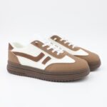 ⁦بوت جلد رياضي للنساء لون أبيض وبني⁩ - الصورة ⁦6⁩