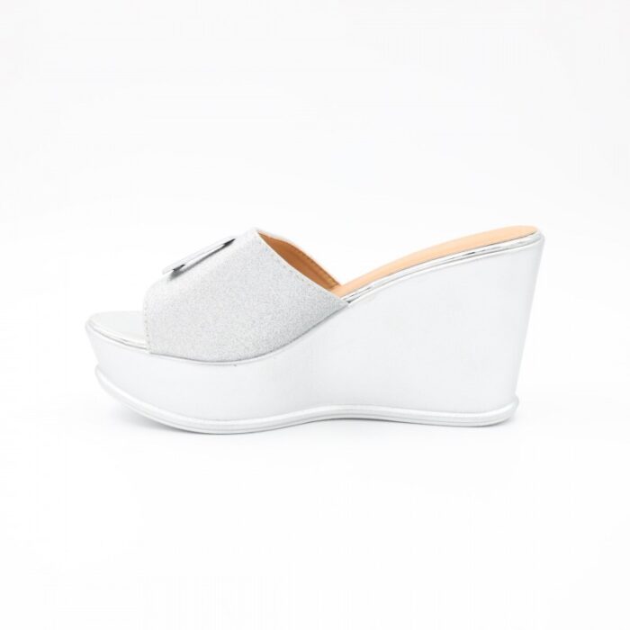 ⁦بابوج روكي بكعب عالي للنساء لون فضي⁩ - الصورة ⁦4⁩