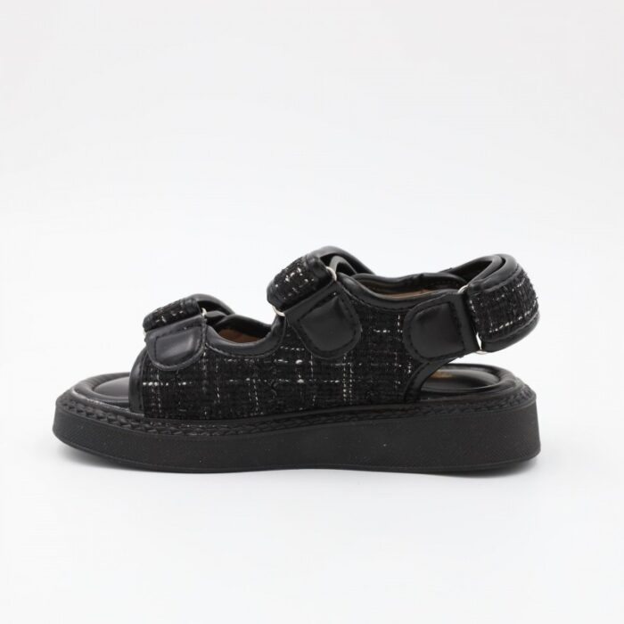 ⁦صندل بناتي بشريط لاصق للاطفال لون أسود⁩ - الصورة ⁦2⁩