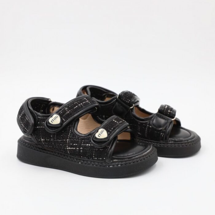 ⁦صندل بناتي بشريط لاصق للاطفال لون أسود⁩ - الصورة ⁦4⁩