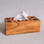 ⁦صندوق مناديل حشب زيتون مستطيل احمر واسود حجم 24*12 سم⁩ - الصورة ⁦2⁩