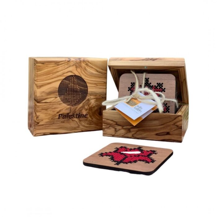 103385903_686c242fb8b18 علبة كوسترات تطريز حجم 12*12*5 سم - الصورة 1