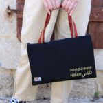 حقيبة لابتوب صغيرة بتصميم أسماء المدن حجم 36*22 سم